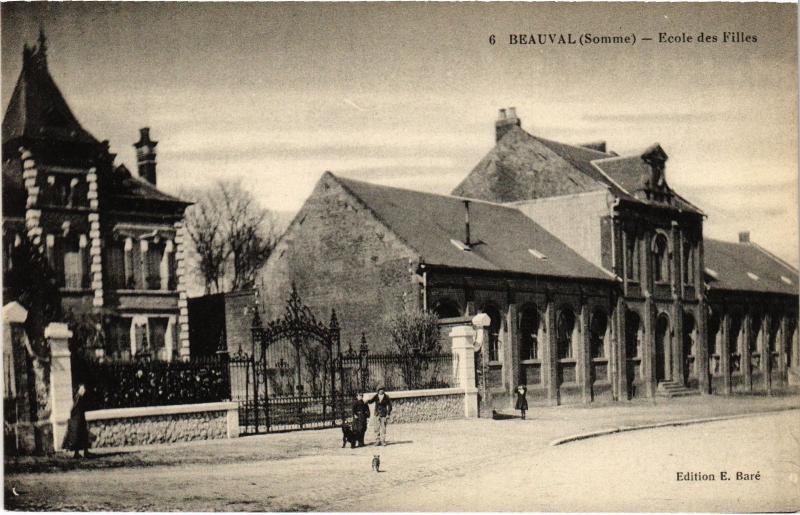 Carte postale ancienne Beauval Ecole des Filles à Beauval