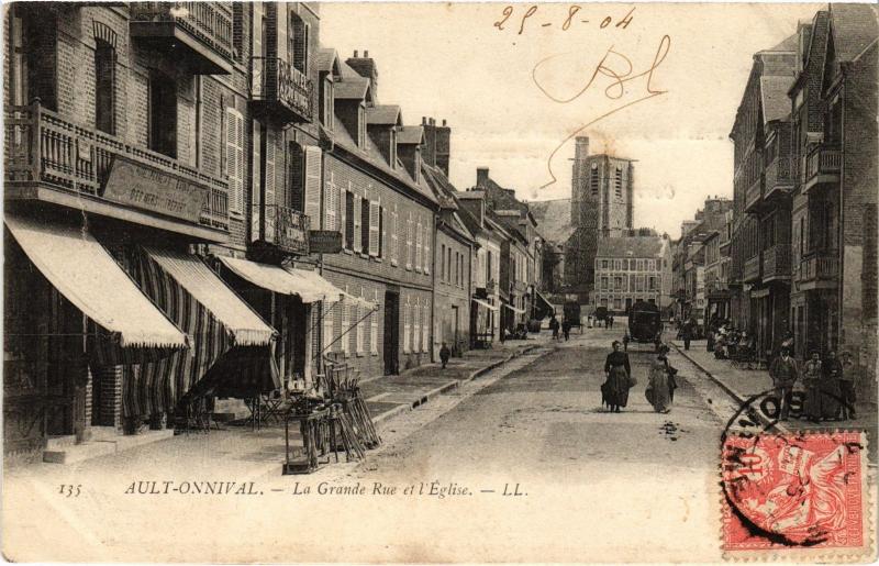 Carte postale ancienne Ault Grande Rue et eglise