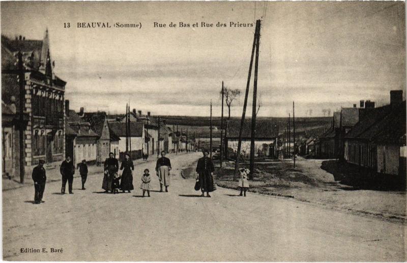 Carte postale ancienne Beauval Rue de Bas et Rue des Prieurs à Beauval
