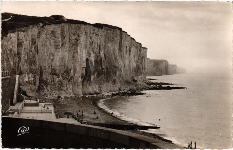 Carte postale ancienne Ault les falaises