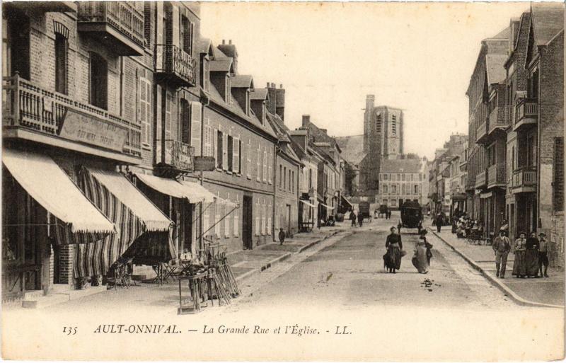 Carte postale ancienne Ault Grande Rue et eglise