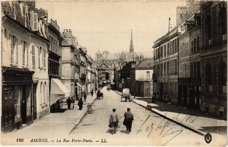 Carte postale ancienne Amiens Rue Porte Paris à Amiens
