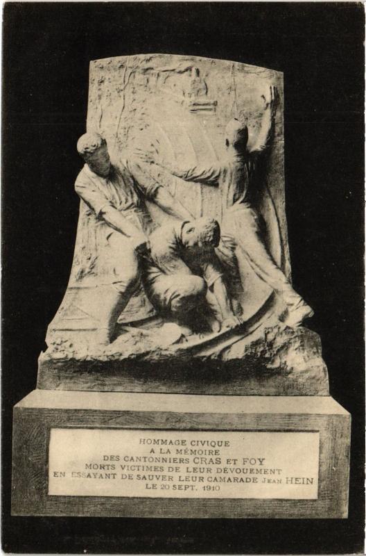 Carte postale ancienne Amiens Hommage Civique a la Memoire à Amiens