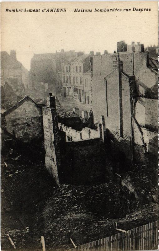 Carte postale ancienne Amiens maisons bombardees à Amiens