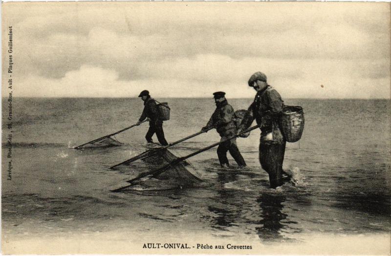 Carte postale ancienne Ault peche aux crevettes