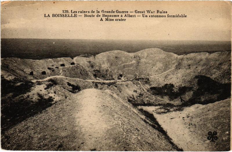 Carte postale ancienne La Boisselle Route de Bapaume a Albert à Albert