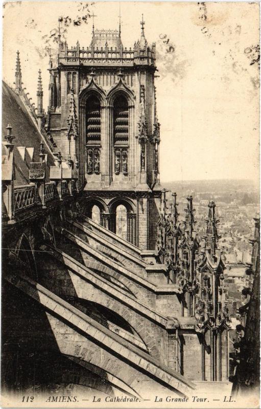 Carte postale ancienne Amiens la cathedrale grande tour à Amiens