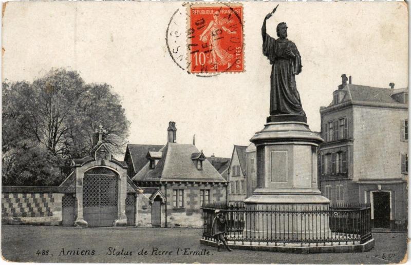Carte postale ancienne Amiens Statue de Pierre l'Ermite à Amiens