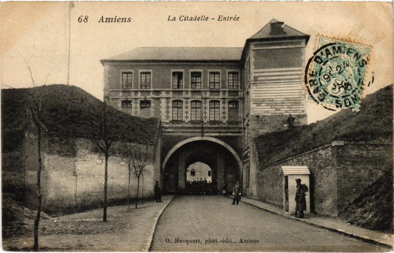 Carte postale ancienne Amiens la citadelle entree à Amiens