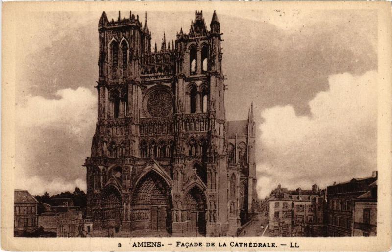 Carte postale ancienne Amiens la cathedrale à Amiens
