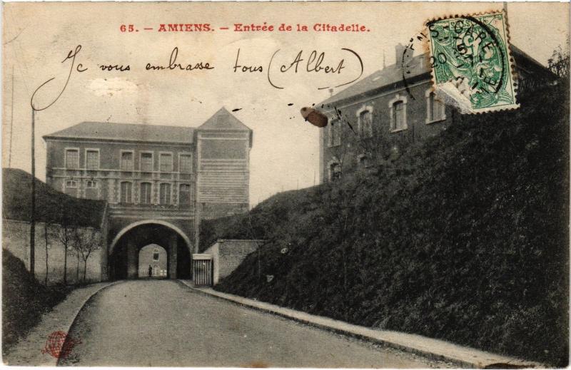 Carte postale ancienne Amiens entree de la Citadelle à Amiens