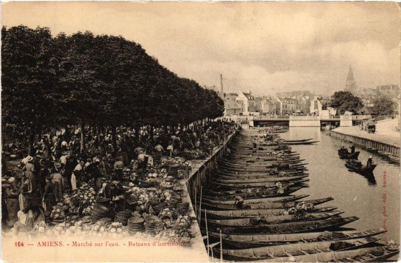 Carte postale ancienne Amiens Marche sur l'eau à Amiens