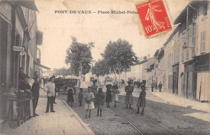 Carte postale ancienne Pont De Vaux - Place Michel Poisat à Pont-de-Vaux