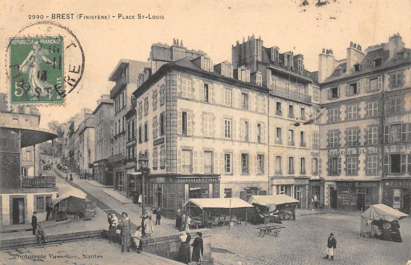 Carte postale ancienne Brest - Place Saint Louis à Brest