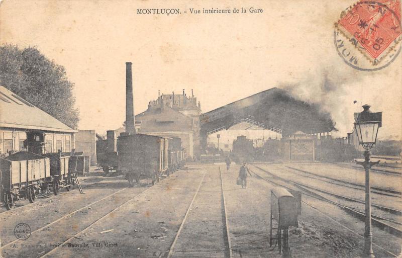 Carte postale ancienne Montlucon - Vue Interieure De La Gare à Montluçon