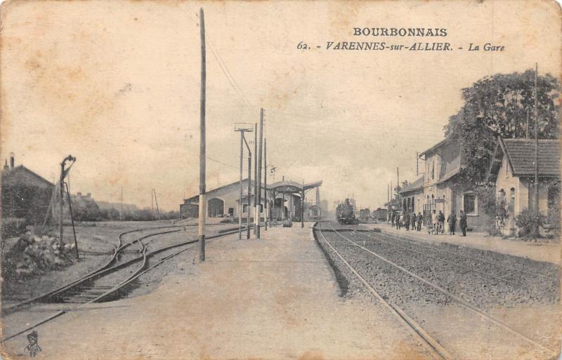 Carte postale ancienne Varennes Sur Allier - La Gare - train à Varennes-sur-Allier