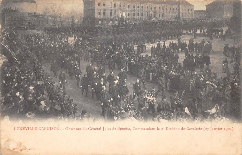 Carte postale ancienne Luneville Garnison - Obseques General Jules De Benoist - Commandant La 2e