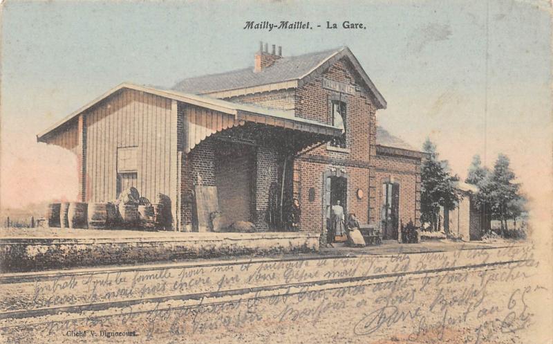 Carte postale ancienne Mailly Maillet - La Gare - cliché rare à Mailly-Maillet