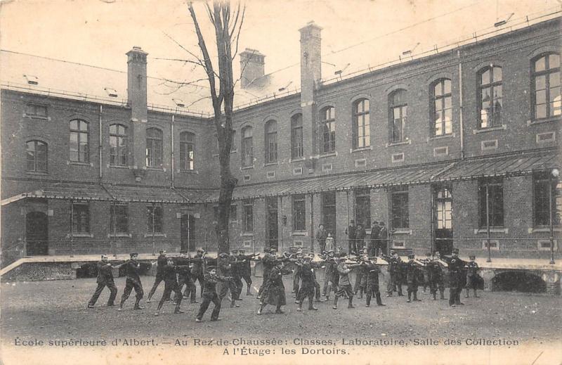 Carte postale ancienne Ecole Superieure D'Albert - Au Rez De Chaussee à Albert
