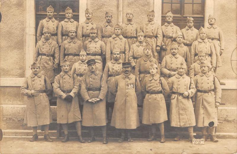 Carte postale ancienne Bourg En Bresse - Carte Photo - Poilus - Caserne Militaire Situee Au Vers à Bourg-en-Bresse