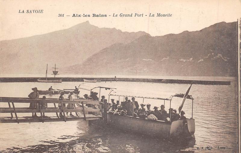 Carte postale ancienne Aix Les Bains - Le Grand Port - Depart Du Bateau Pour Le Tour Du Lac Du B à Aix-les-Bains