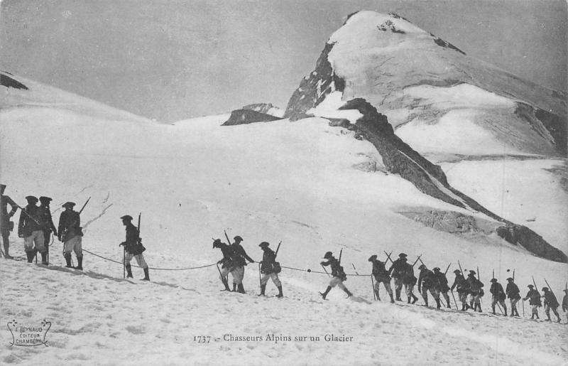 Carte postale ancienne Chasseurs Alpins Sur Un Glacier