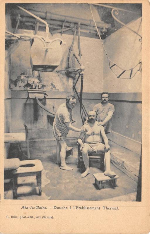 Carte postale ancienne Aix Les Bains - Douche A L'Etablissement Thermal à Aix-les-Bains