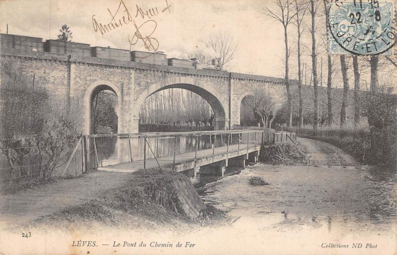 Carte postale ancienne Leves - Le Pont Du Chemin De Fer à Lèves