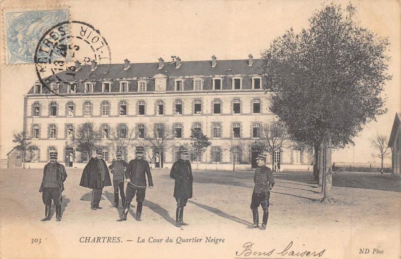 Carte postale ancienne Chartres - La Cour Du Quartier Neigre à Chartres