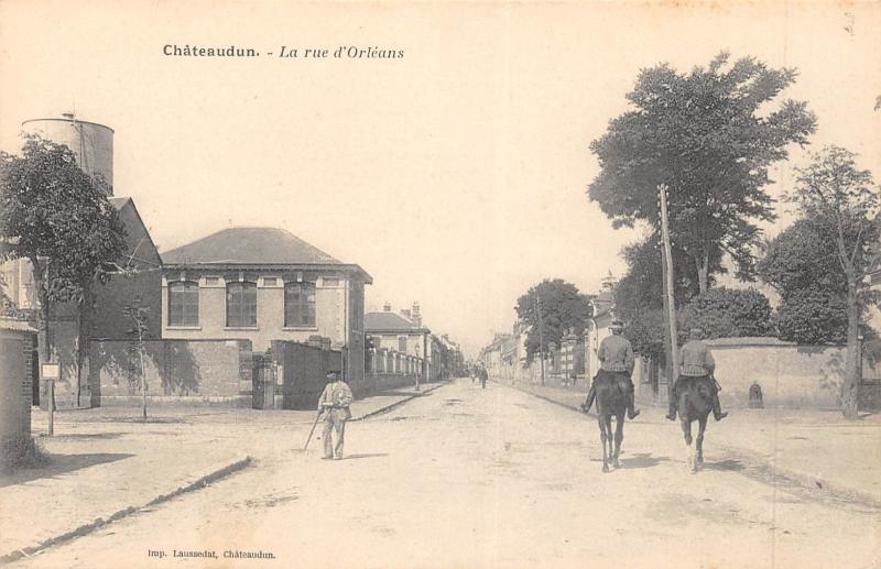 Carte postale ancienne Chateaudun - La Rue D'Orleans à Châteaudun