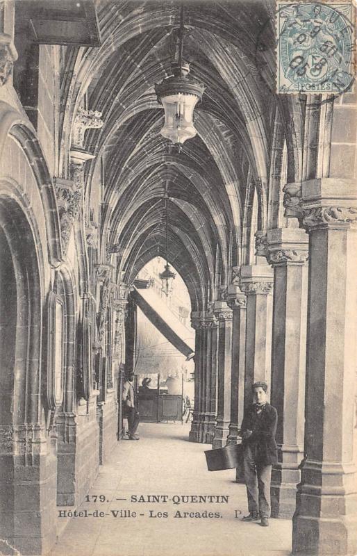 Carte postale ancienne Saint Quentin - Hotel De Ville - Les Arcades à Saint-Quentin