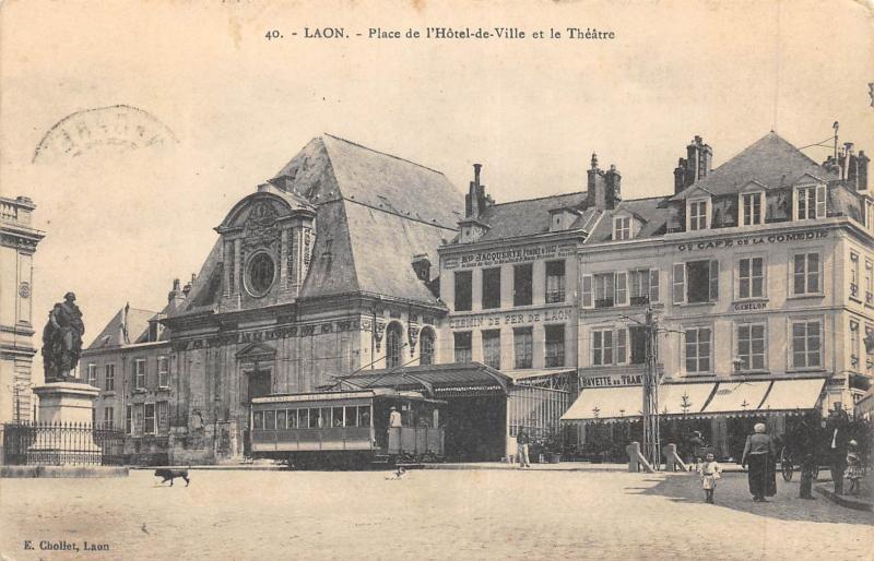 Carte postale ancienne Laon - Place De L'Hotel De Ville Et Le Theatre à Laon
