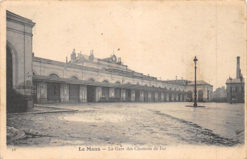 Carte postale ancienne Le Mans - Gare Des Chemins De Fer au Mans