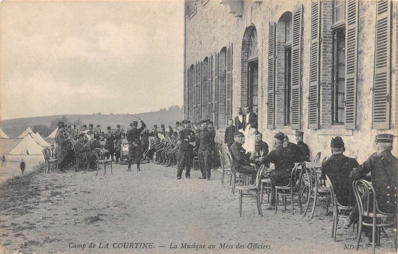 Carte postale ancienne Camp De La Courtine - La Musique Au Mess Des Officiers à La Courtine