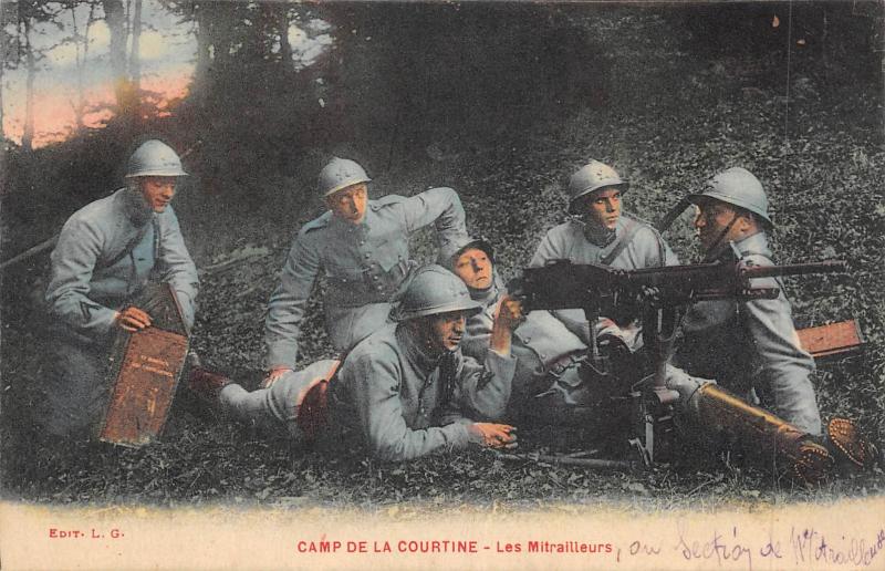 Carte postale ancienne Camp De La Courtine - Les Mitrailleurs à La Courtine