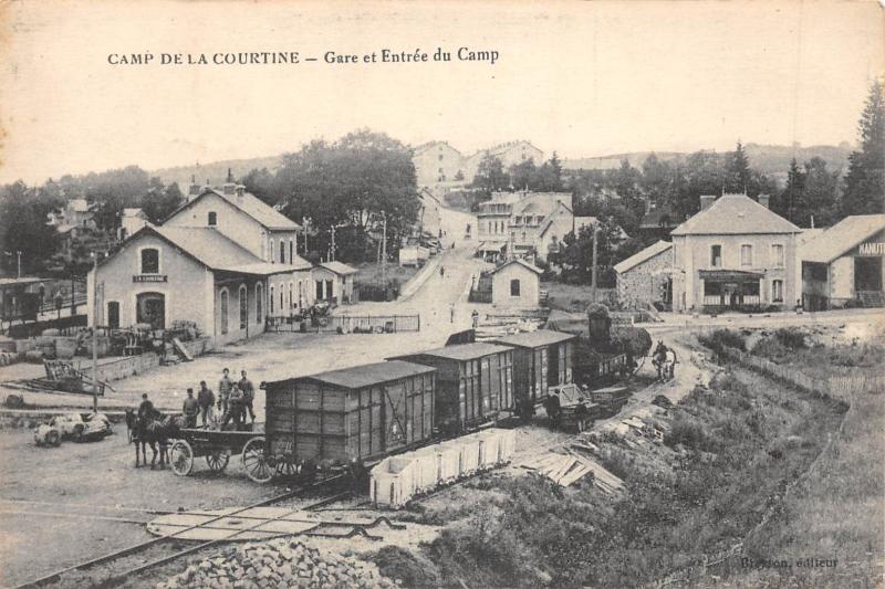 Carte postale ancienne Camp De La Courtine - Gare Et Entree Du Camp à La Courtine
