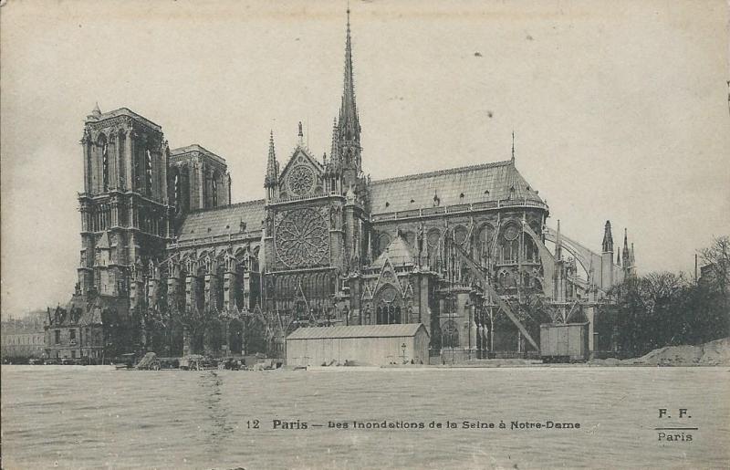 Carte postale ancienne Des Inondations de la Seine à Notre-Dame à Paris 4e