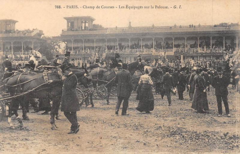 Carte postale ancienne Paris - Champ De Courses - Les Equipages Sur La Pelouse à Paris