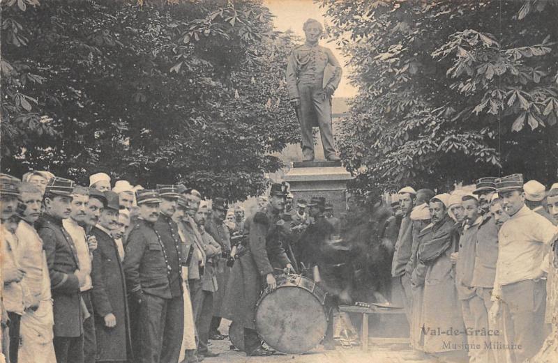 Carte postale ancienne Paris - Val De Grace - Musique Militaire à Paris