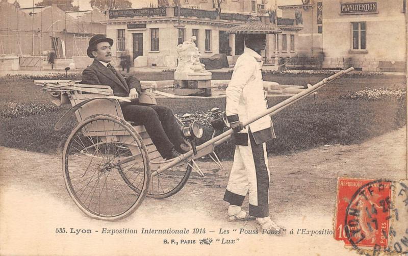 Carte postale ancienne Lyon - Exposition Internationale 1914 - Les Pouss Pouss A L'Exposition à Lyon