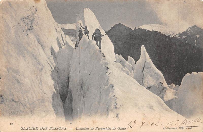 Carte postale ancienne Glacier Des Bossons - Ascension De Pyramides De Glace