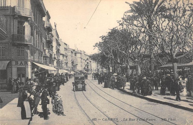 Carte postale ancienne Cannes - La Rue Felix Faure à Cannes