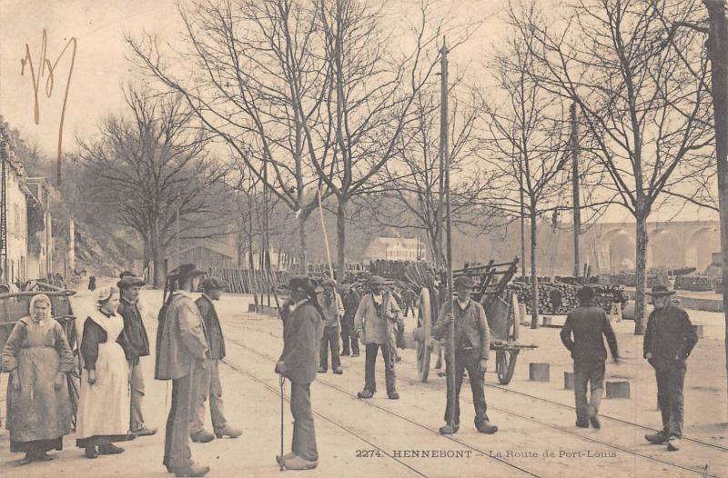 Carte postale ancienne Hennebont - La Route De Port Louis à Hennebont