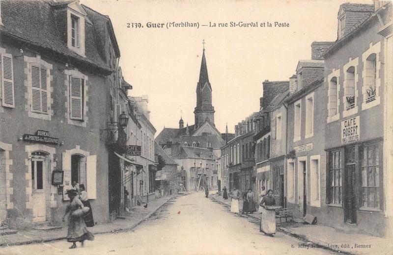 Carte postale ancienne Guer - La Rue Saint Gurval Et La Poste à Guer