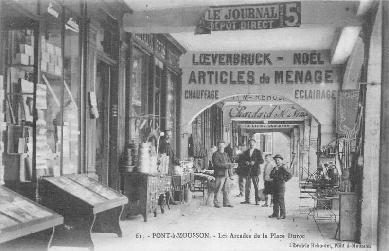 Carte postale ancienne Pont A Mousson - Les Arcades De La Place Duroc à Pont-à-Mousson