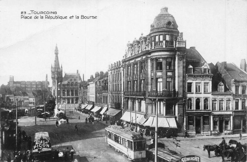 Carte postale ancienne Tourcoing - Place De La Republique Et La Bourse à Tourcoing