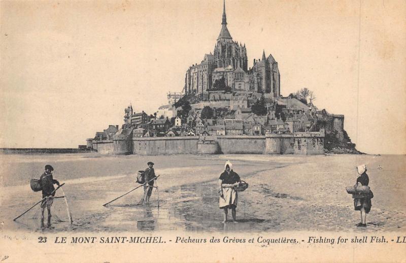 Carte postale ancienne Le Mont Saint Michel - Pecheurs Des Greves Et Coquetieres au Mont-Saint-Michel
