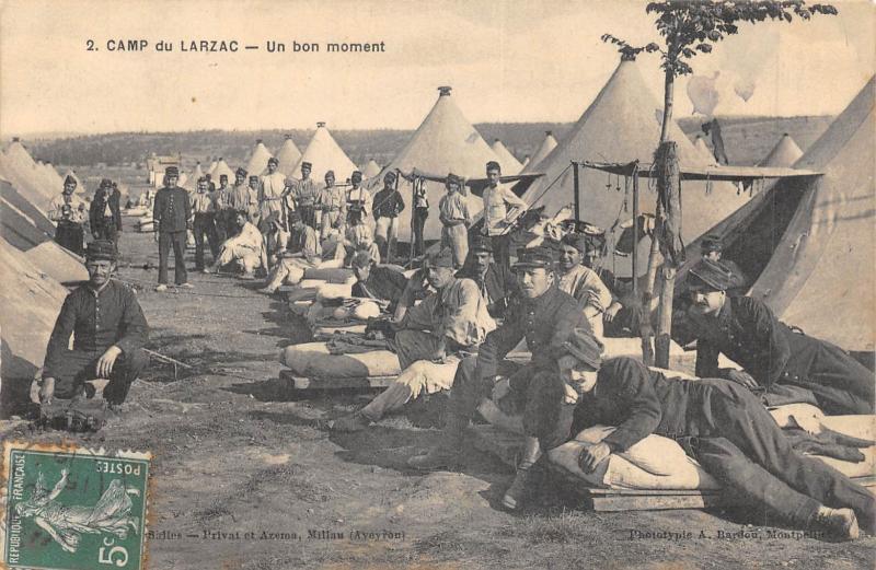Carte postale ancienne Camp Du Larzac - Un Bon Moment