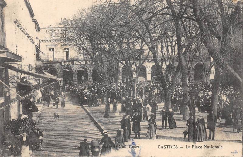 Carte postale ancienne Castres - La Place Nationale à Castres