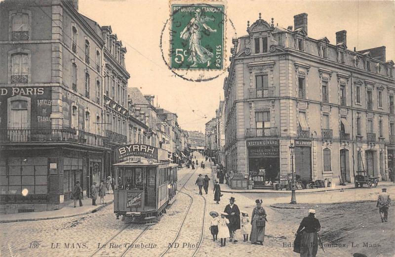 Carte postale ancienne Le Mans - La Rue Gambetta - Tramway au Mans